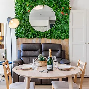 https://appart-jacuzzi-6-min-de-la-gare-st-charles.fr-provencehotel.com